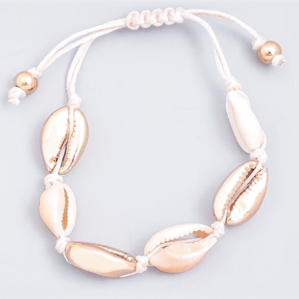 NEW! Gold Seashell Adjustable Rope Bracelet - Picture 3 of 3